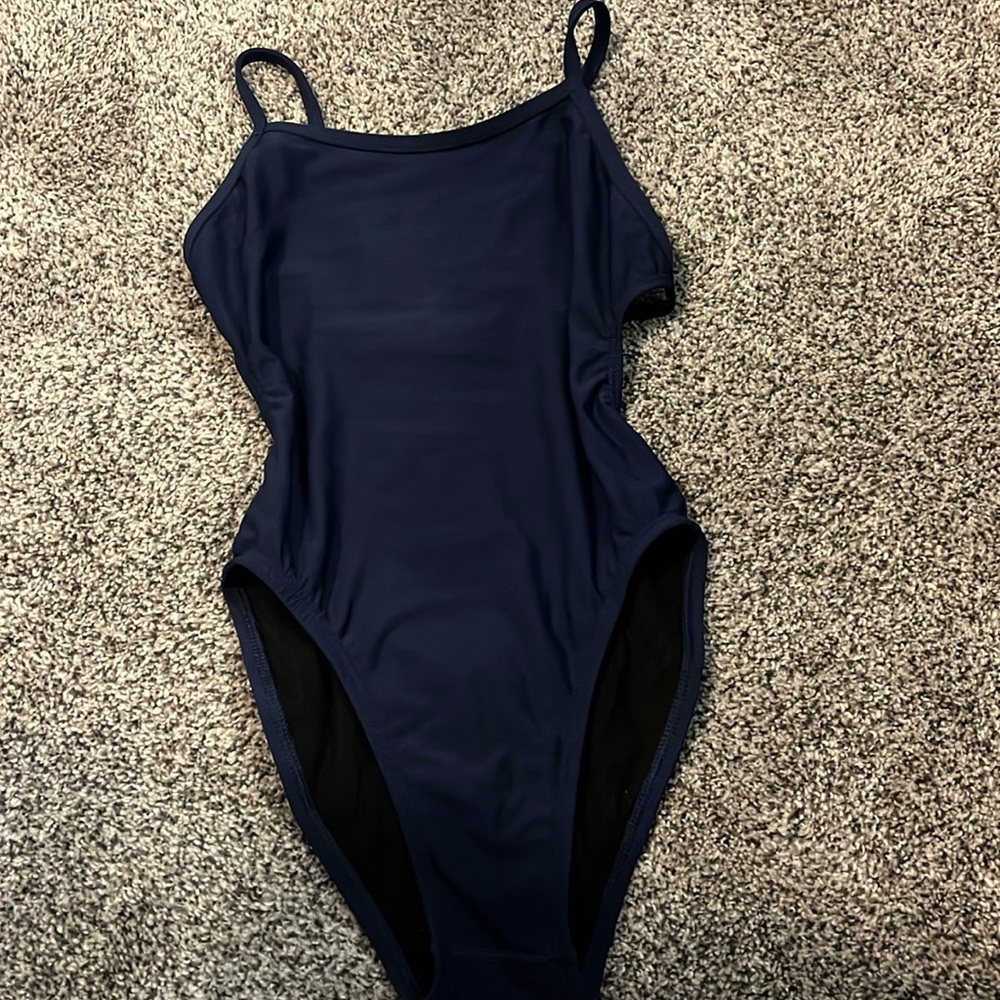 Jolyn suit size 26 no pilling in very good condition, just too small for me.